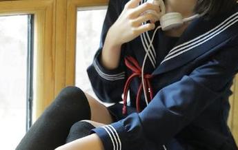 “17吃瓜群众”首页，今天的瓜好像比我去健身房的动力还少。