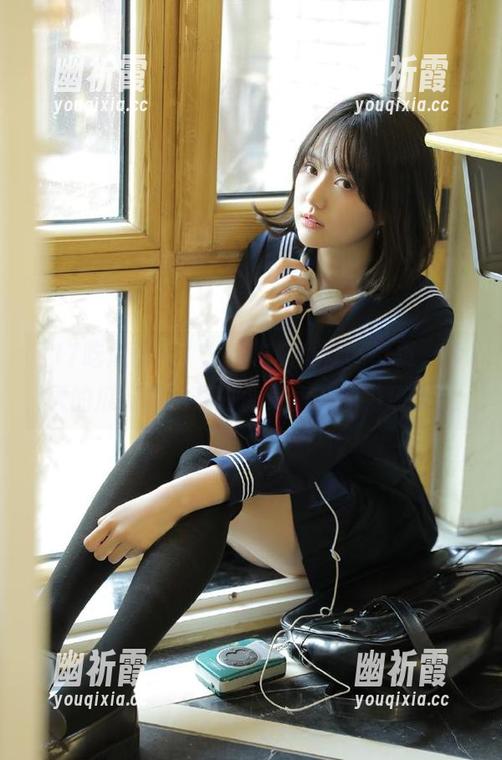 17吃瓜群众 “17吃瓜群众”首页,今天的瓜好像比我去健身房的动力还少。