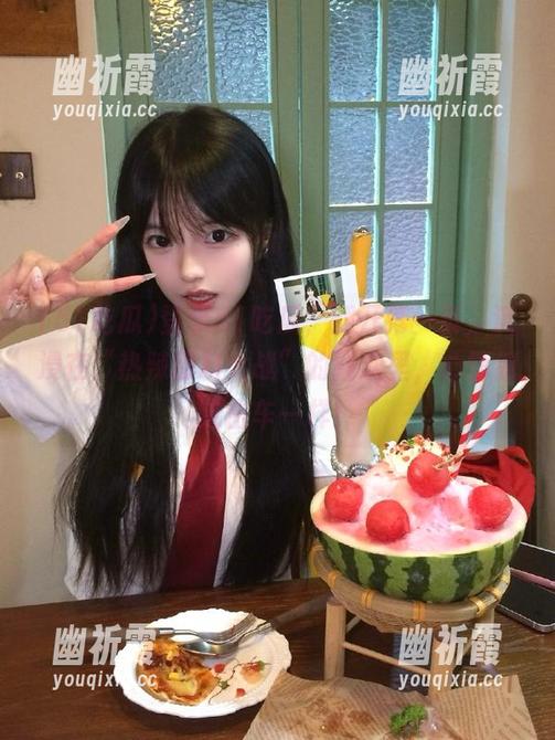 51吃瓜 登录51吃瓜,翻开第一页,沉浸在“热辣爆料大战”的狂欢里,心情像过山车一样!