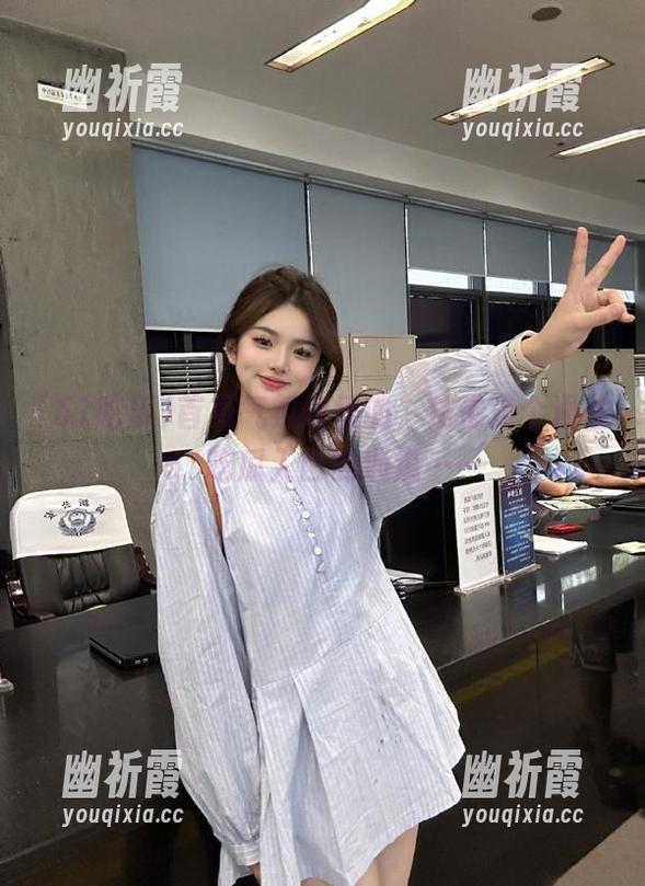 51吃瓜 首页气氛怪怪的,仿佛是个通往51吃瓜入口的通道……