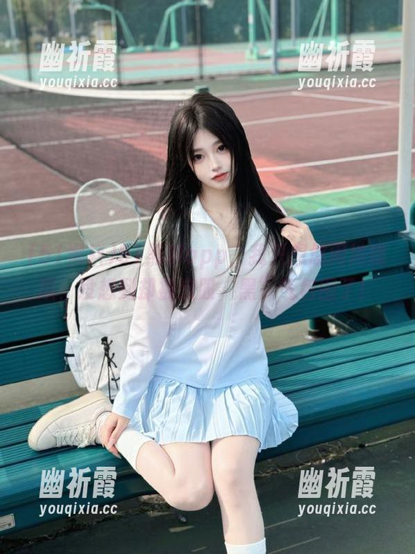 51黑料app，我只想悠闲地啃瓜，没想到却被这股“黑”气包围了！