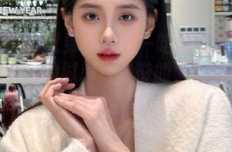又到了在五一吃瓜首页追逐今日热门大瓜的时段，神奇的事总是发生得那么自然。