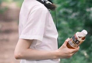 平常心看待，五一吃瓜首页的直播跟你我没啥区别，大家都是为欢乐而来！
