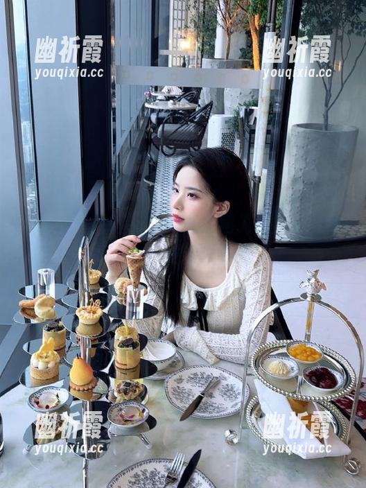 吃瓜网 踏入cg51吃瓜网入口,黑料如潮,感受刺激的背景音