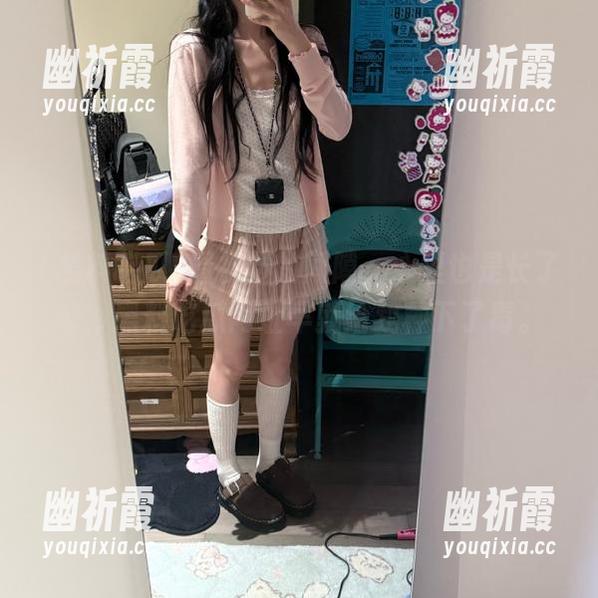 黑料吃瓜 看视频的间隙,心里也是长了草,黑料吃瓜网址早就给我种下了毒。
