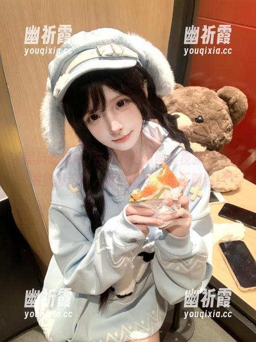 黑料吃瓜网 在黑料吃瓜网看视频时,突然觉得这群人反应比真人秀还刺激!