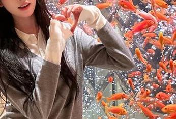 在线边喝咖啡边看黑料社区，入口就在你指尖，随时体验！